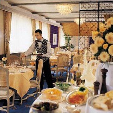 Отель Le Petit Cervin Церматт Экстерьер фото A restaurant in a cruise ship